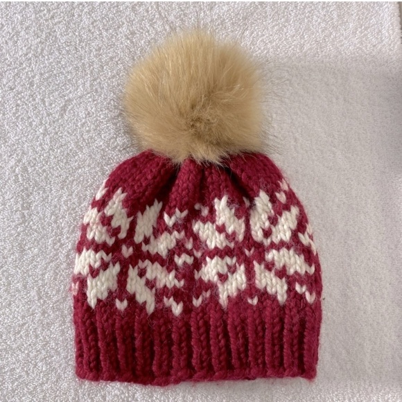Handmade Red White Snowflake Jacquard Knit Toque Beanie With Faux Fur Pom Pom - Picture 1 of 6